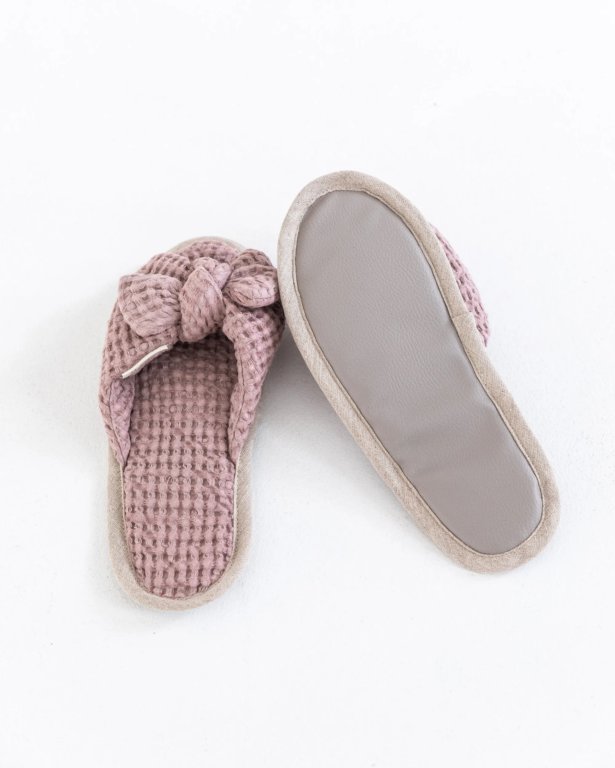 Bow tie waffle linen slippers in Woodrose