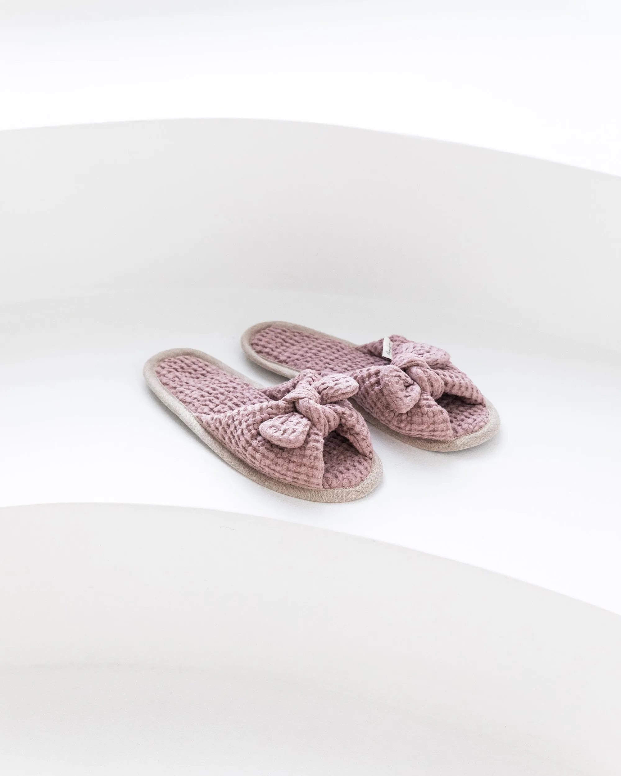 Bow tie waffle linen slippers in Woodrose