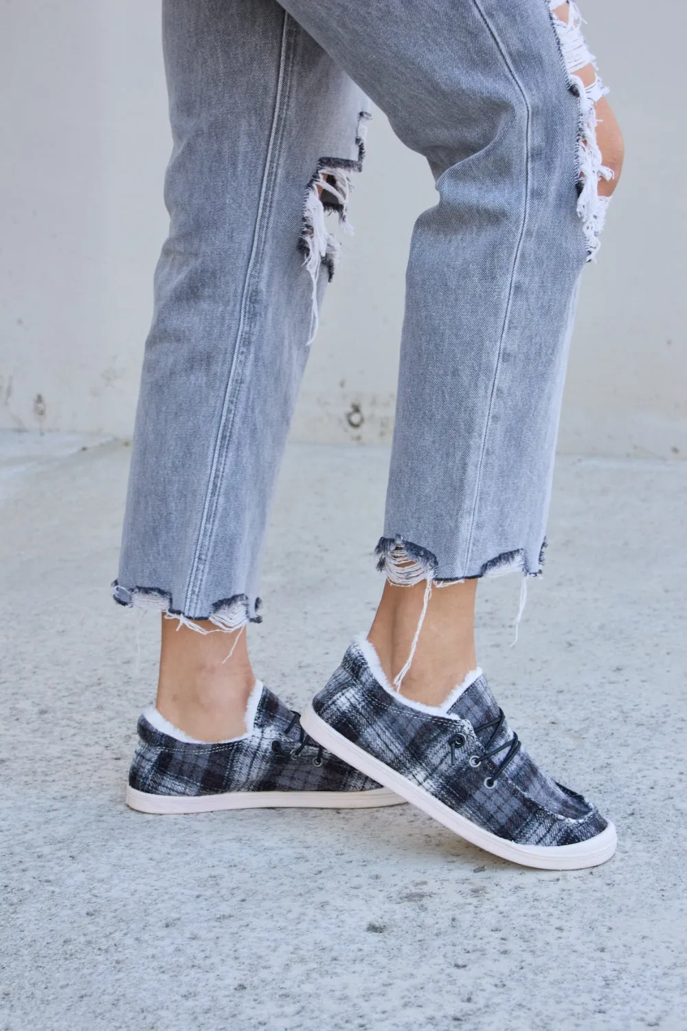 Forever Link Black Plaid Plush Interior Low Top Flat Comfy Loafer Sneakers