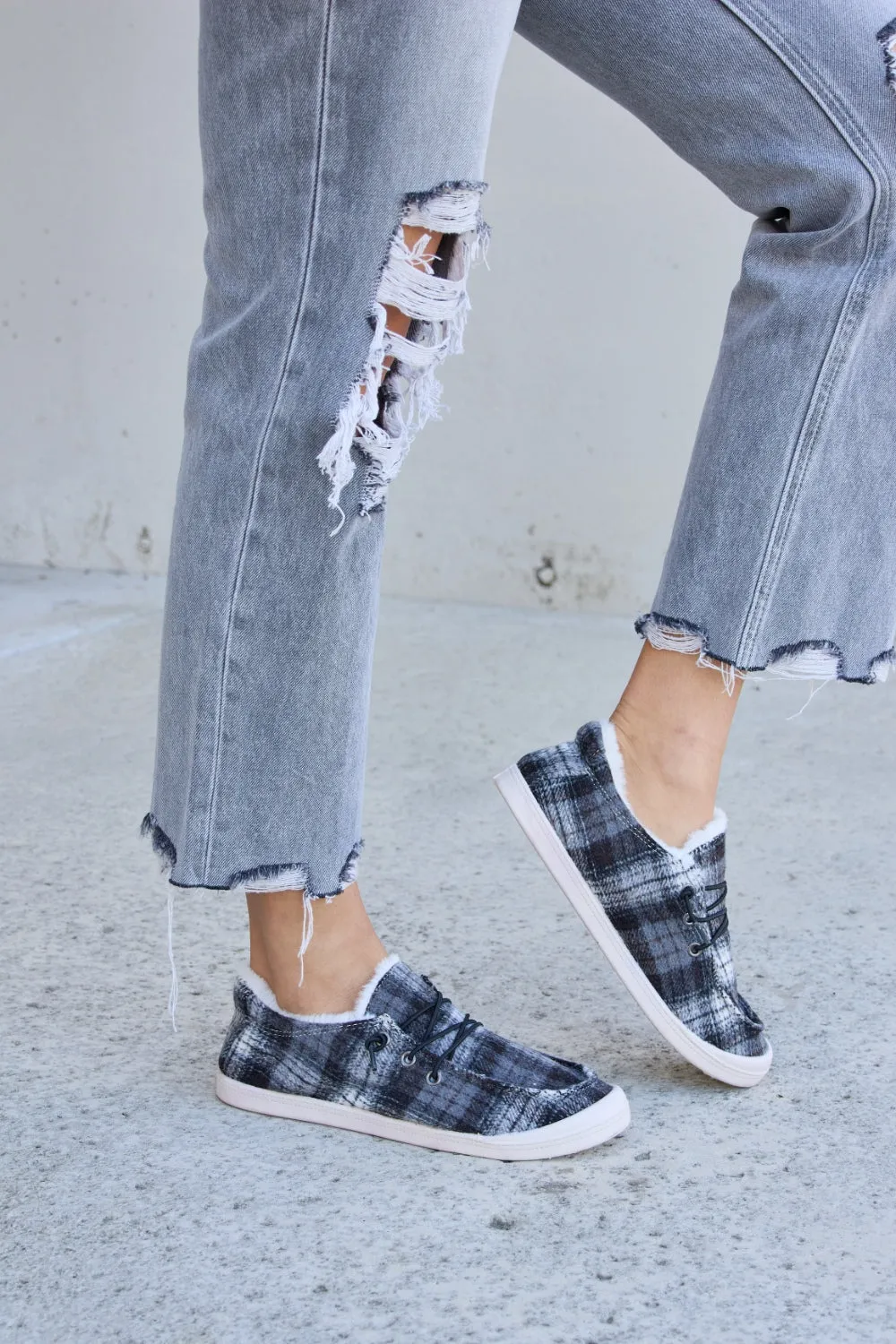 Forever Link Black Plaid Plush Interior Low Top Flat Comfy Loafer Sneakers