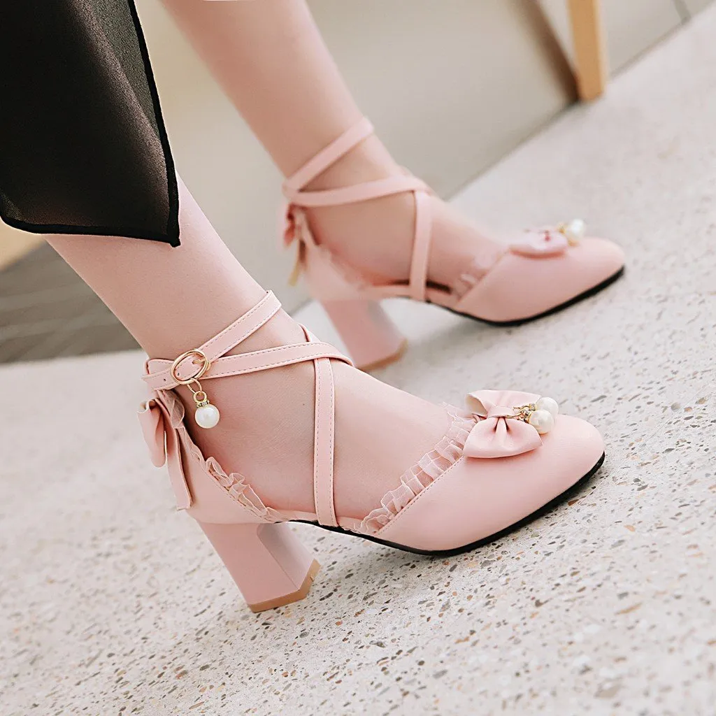 Women's closed toe criss cross chunky heeled sandals